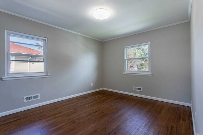 Building Photo - 15 Gainsville Dr