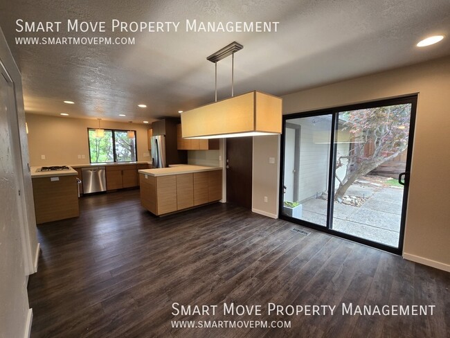 Building Photo - 945 Hearthstone Dr