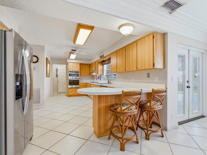 Building Photo - 6611 Venetian Dr