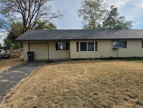 Building Photo - 1222-1224 Vandenberg Ave