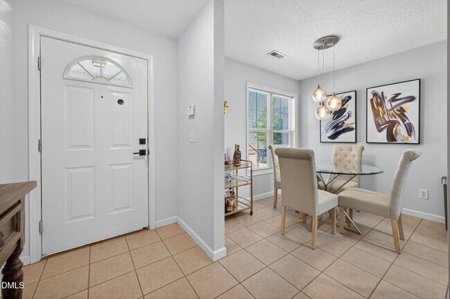 Building Photo - 2400 Huntscroft Ln