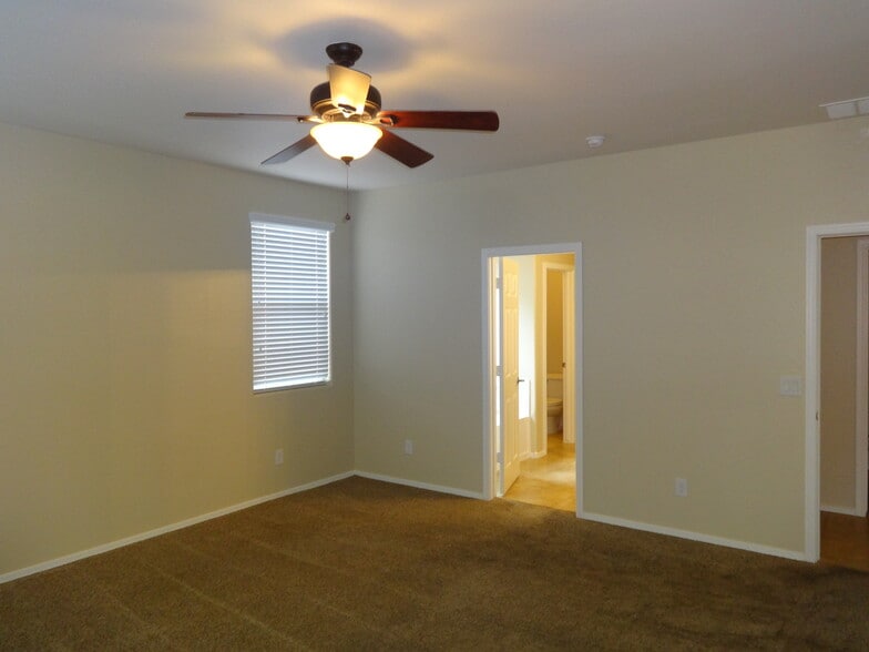 Building Photo - 7600 W Spur Dr