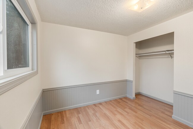 Building Photo - 744 W Marcy Ave