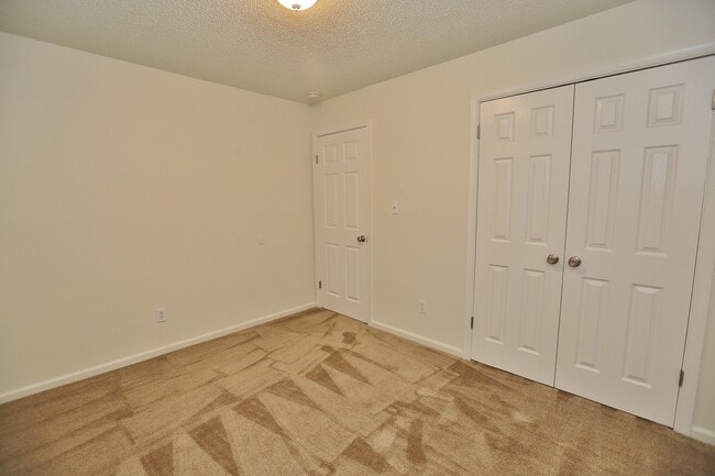 Building Photo - READY 11-03-25!! Completely Updated 2-Bedr...