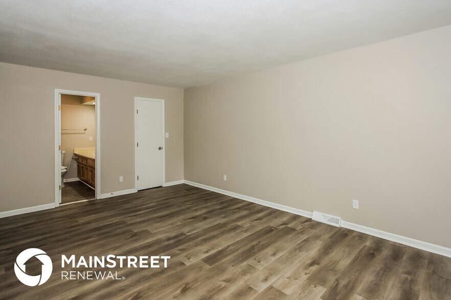 Building Photo - 8425 N Chatham Ave