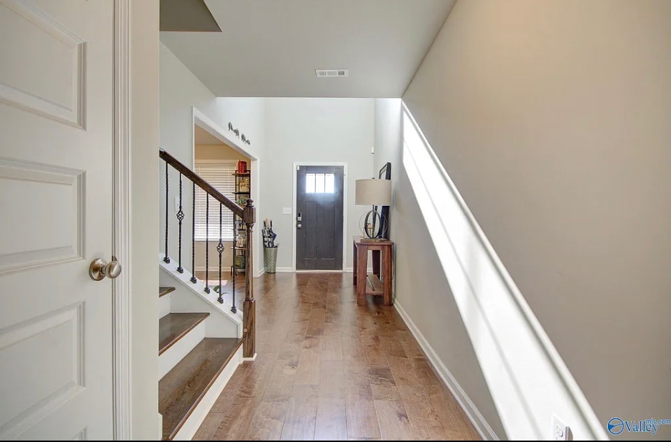 front door and stairs - 291 Avebury Rd