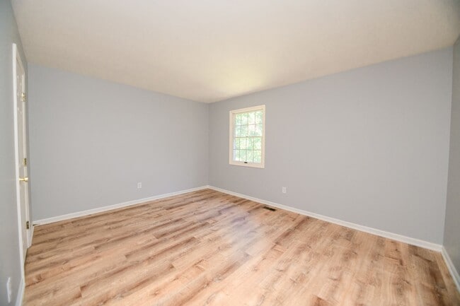 Building Photo - 5 bedroom / 2.5 bathroom Home for Rent in ...