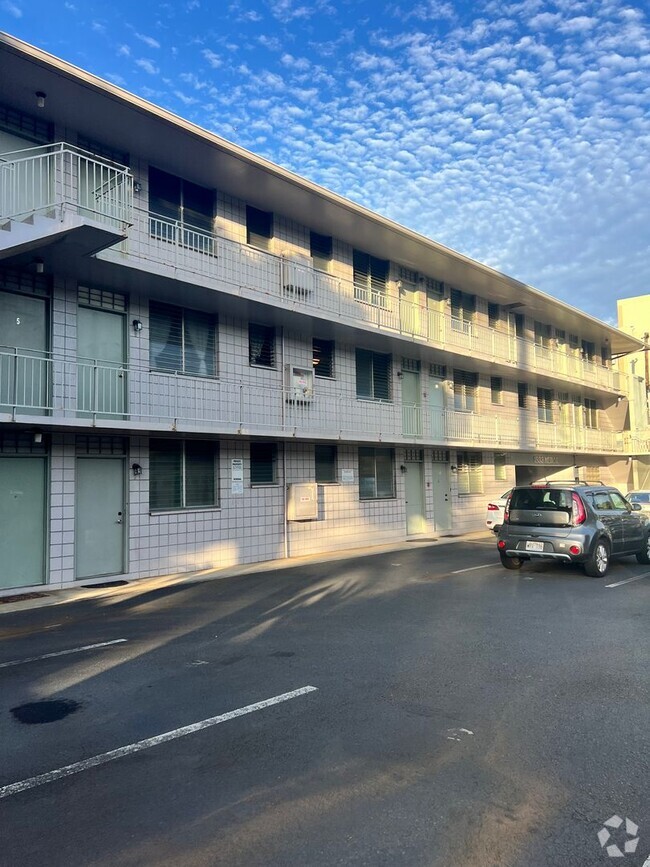 Building Photo - Makiki 1 Bedroom 1 Bath Available Now!