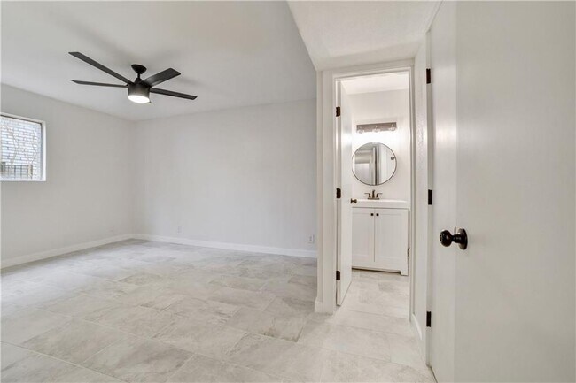 Building Photo - 2600 Penny Ln