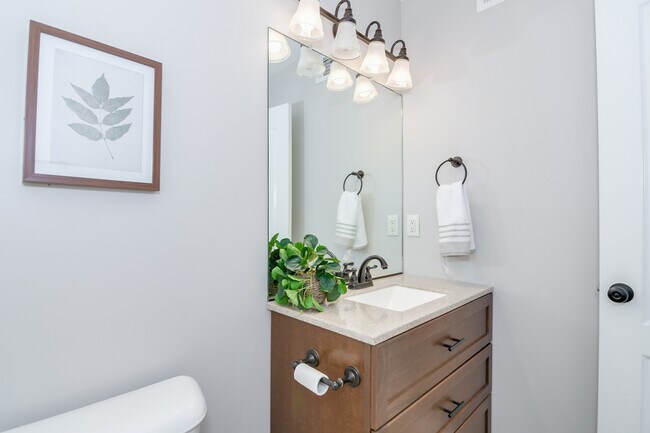 Building Photo - 2003 Helmsdale Ln