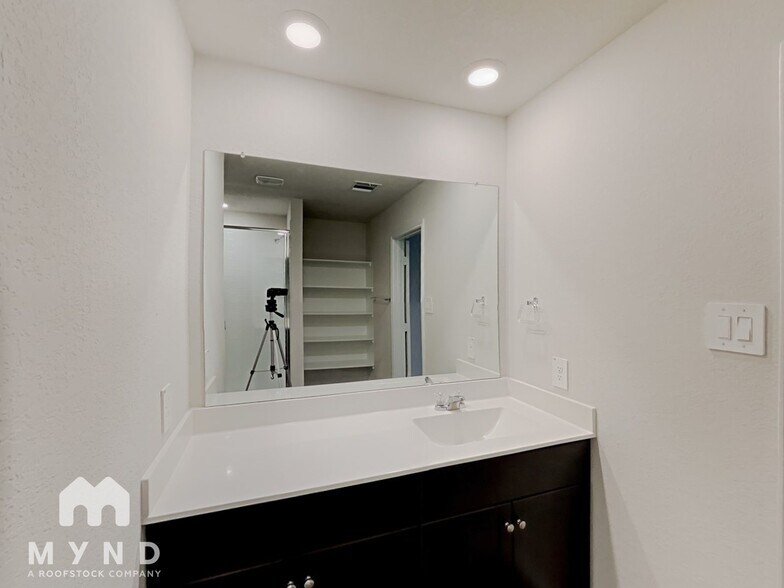 Building Photo - 916 Cinnamon Teal