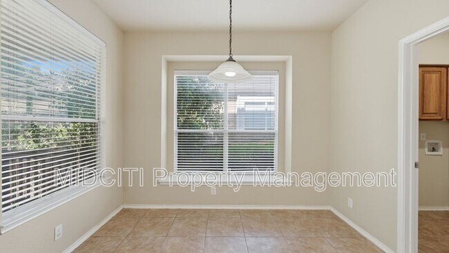 Building Photo - 622 Magdalena Ln
