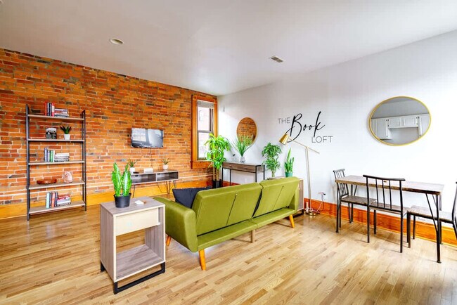 Building Photo - 1180 N High St