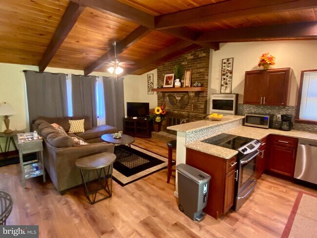 Building Photo - 4535 Pine Ridge Dr W