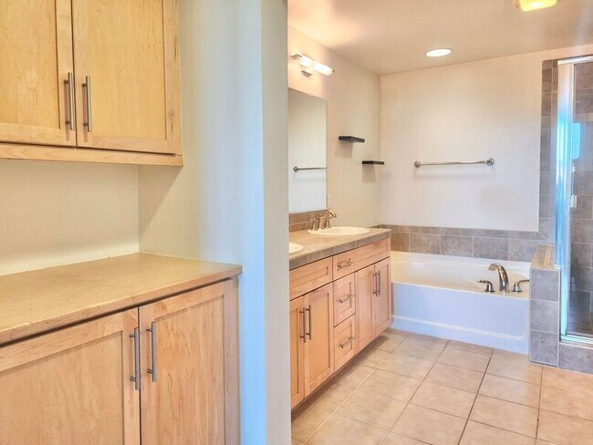 Building Photo - 12842 Palm St