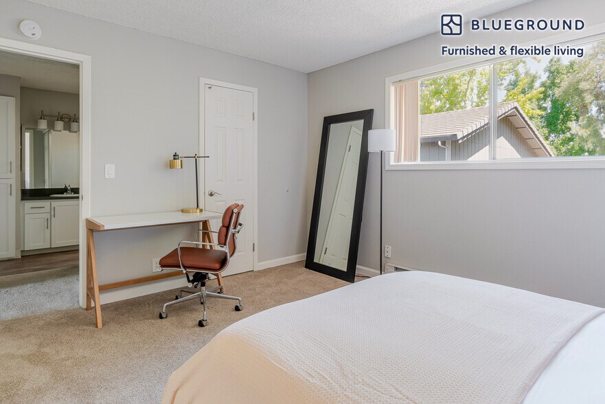 Building Photo - 202 Calvert Dr