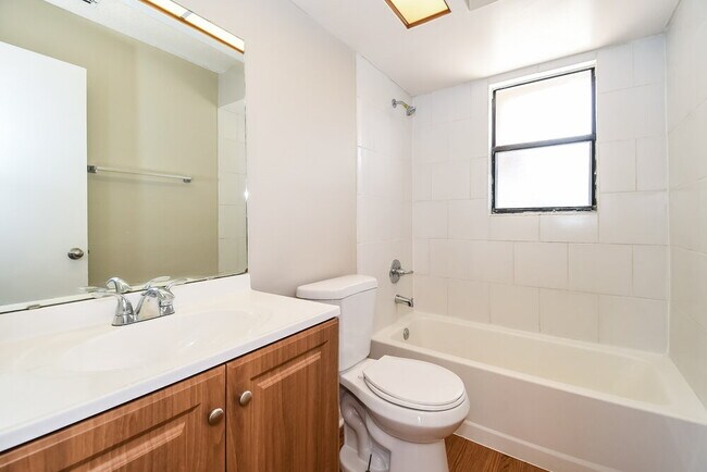 Building Photo - 6273 Alfredo Dr W