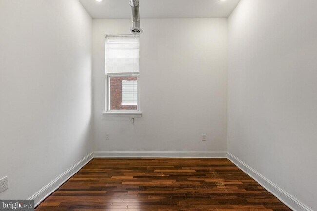 Building Photo - 3228 W Diamond St