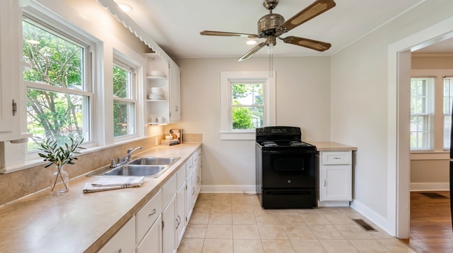 Building Photo - Affordable 2 Bedroom Home in Convenient Lenoir Location