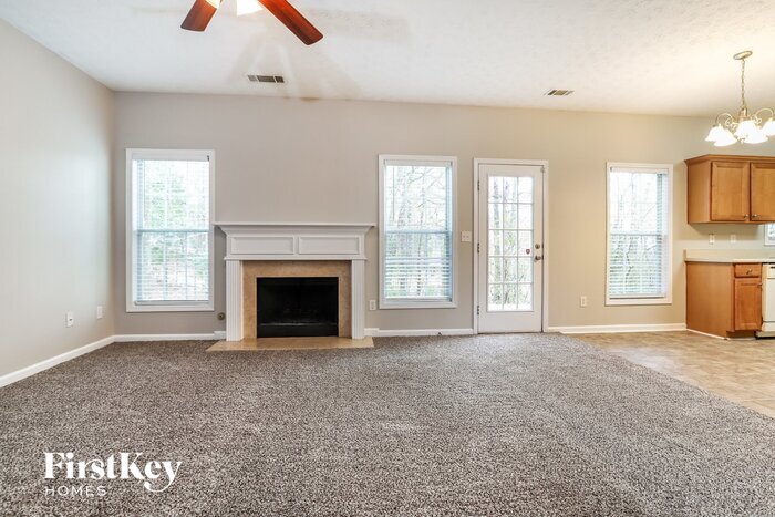Building Photo - 3401 Southpointe Hill Dr NE