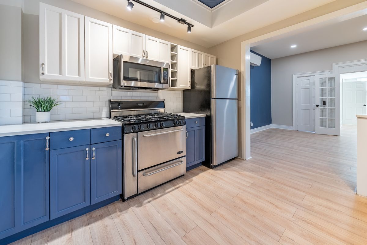 Building Photo - 323 2nd St