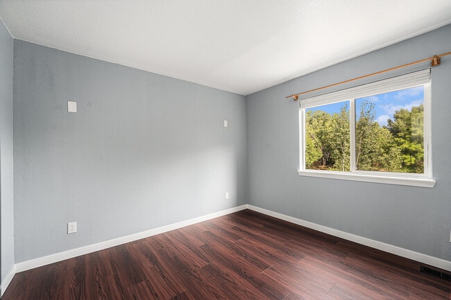 Building Photo - 608 Bentley Pl