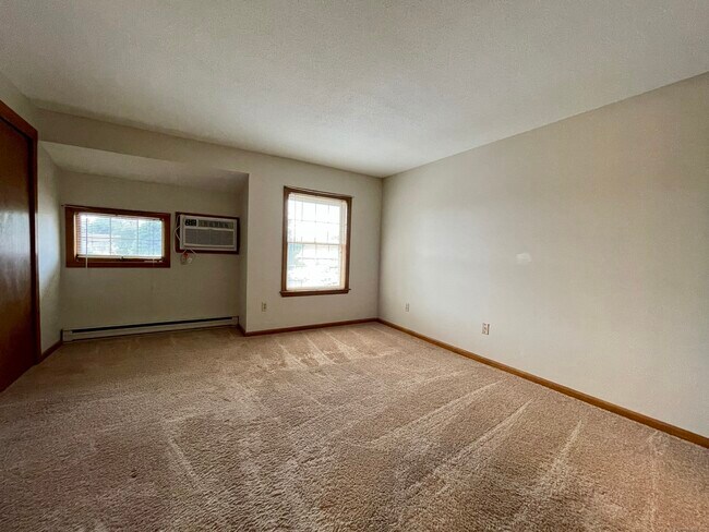 Building Photo - 268 Hartford Turnpike