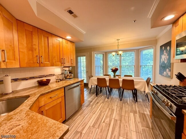 Building Photo - 629 Fairfax Dr