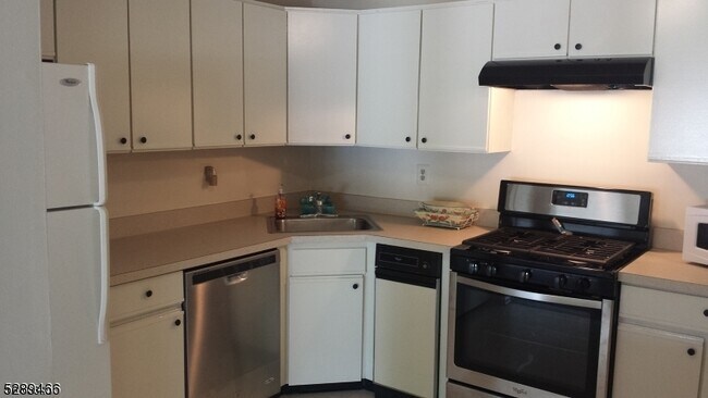 Building Photo - 297 English Pl