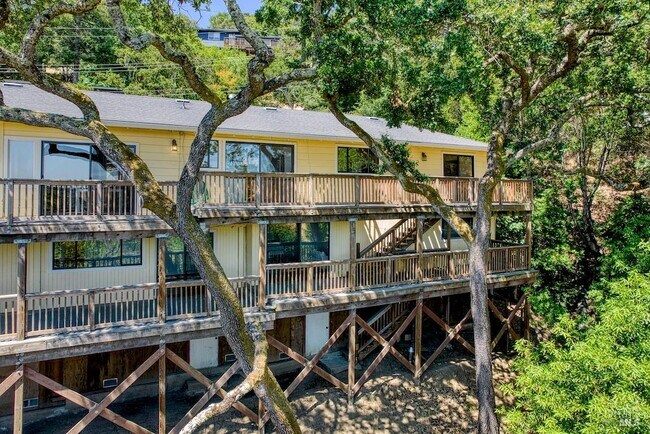 Building Photo - 76 Oak Springs Dr