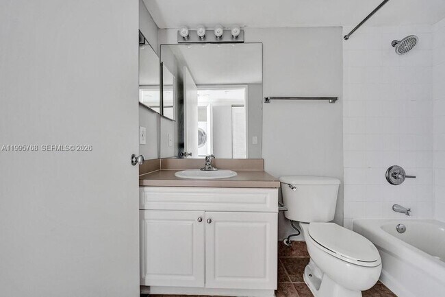 Building Photo - 520 SE 5 Ave