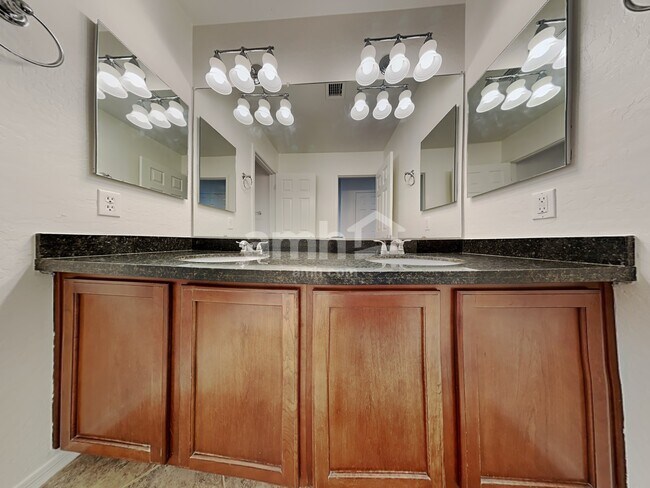 Building Photo - 4717 S Antonio