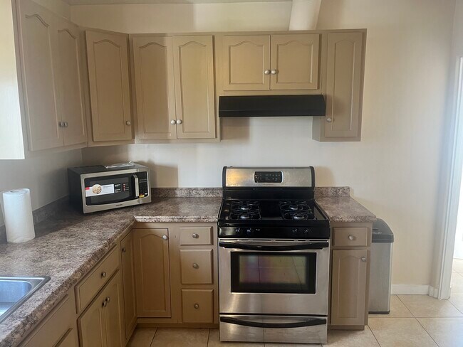 Building Photo - 2500 S Bronson Ave