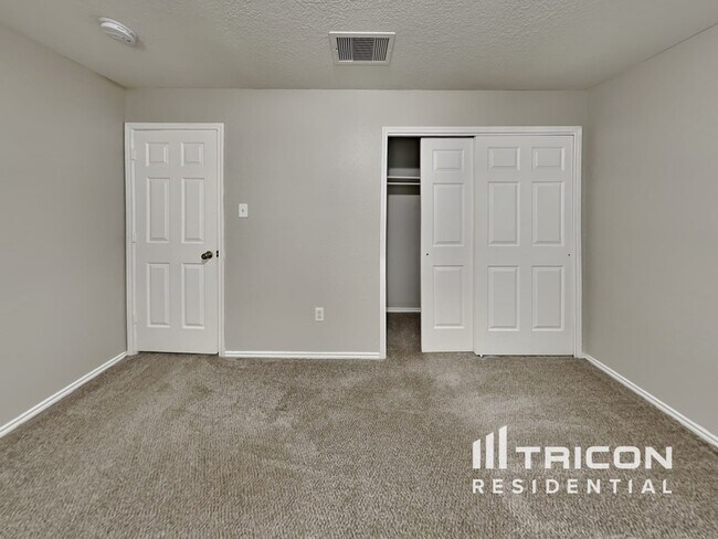 Building Photo - 5926 Ironmill Creek
