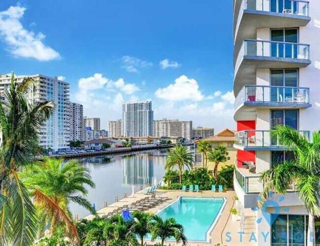 Building Photo - 2602 E Hallandale Beach Blvd