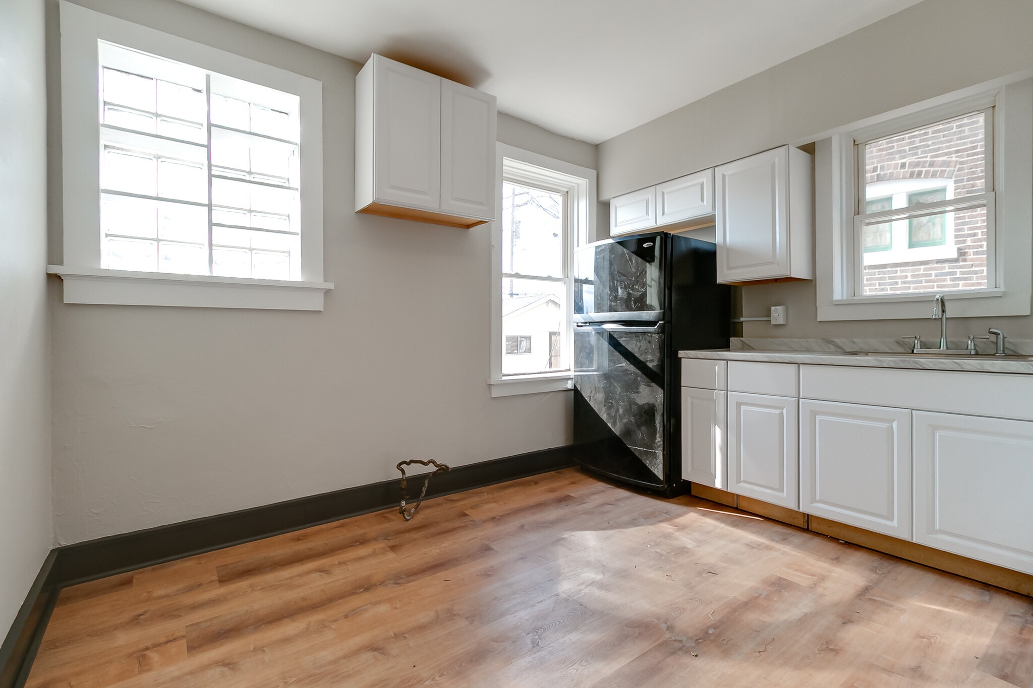 Building Photo - 4918 Winona Ave