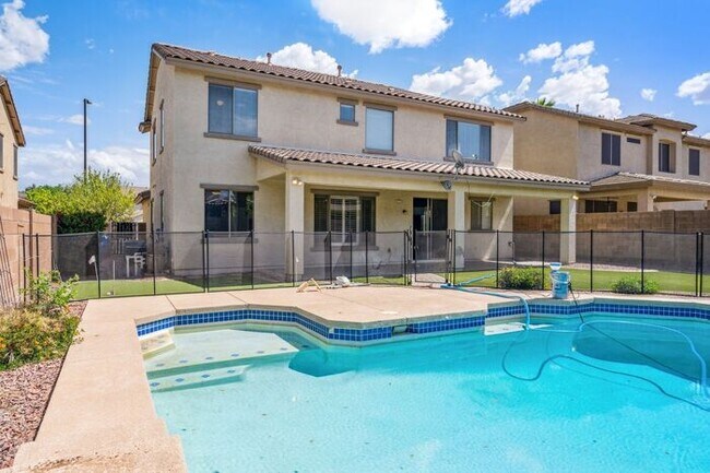 Building Photo - Beautiful 5 Bedroom 3 Bath home