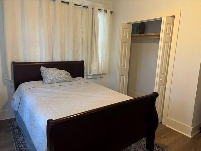 Building Photo - 2427 Peniston St