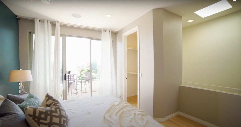 Building Photo - 1490 Essex St