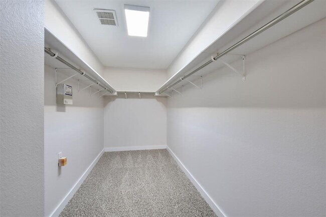 Building Photo - 10903 Claywood Dr