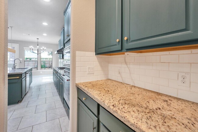 Building Photo - 6723 Mossridge Dr