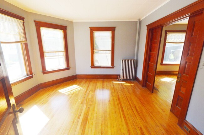 Building Photo - 53 Forest St
