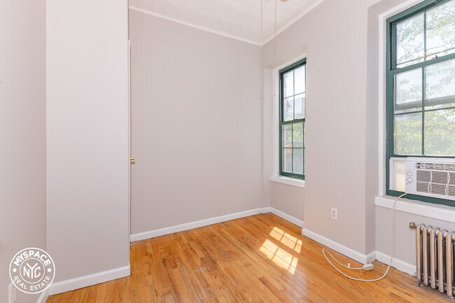 Building Photo - 210 Humboldt St