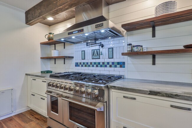 Building Photo - 26316 CA-189