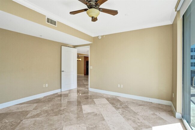 Building Photo - 101 S Ocean Dr