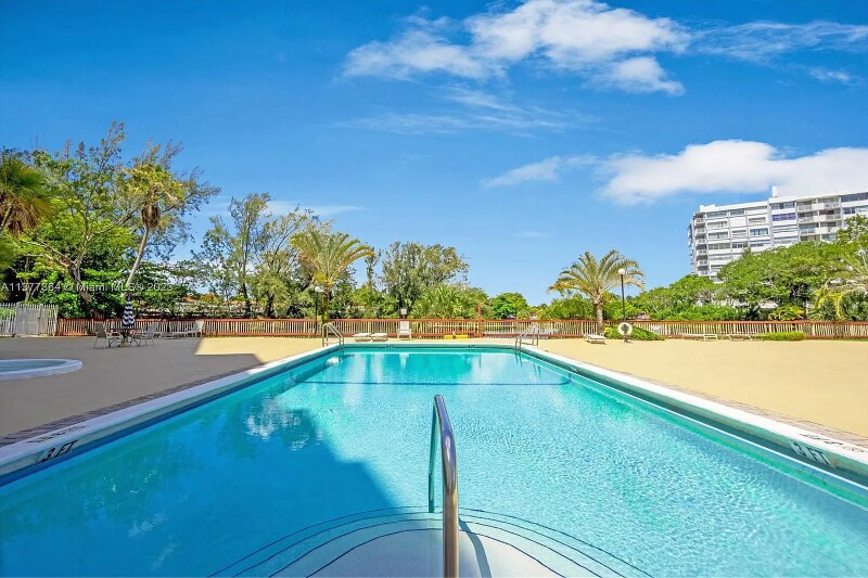 Building Photo - 1300 NE Miami Gardens Dr