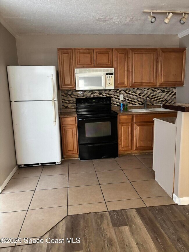 Building Photo - 130 Bouganvillea Dr