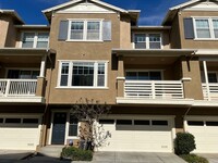 Building Photo - 2 bd / 2.5 ba - Gated Community Townhome -...