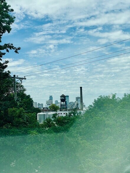 Building Photo - 1701 Taylor St NE