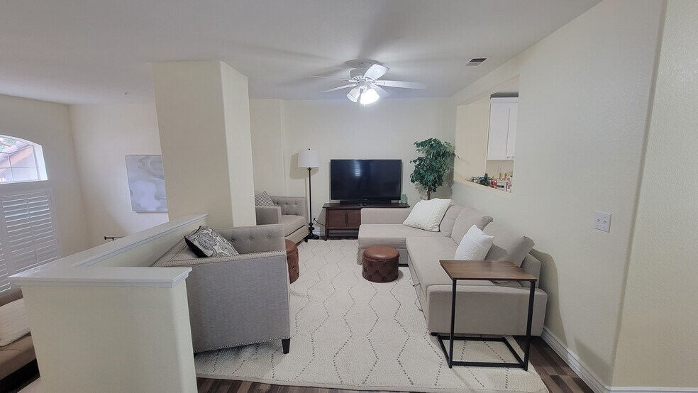 Building Photo - 10194 Wateridge Cir unit 152